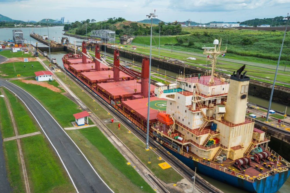 La sequí­a en el Canal de Panamá ralentiza los enví­os de granos